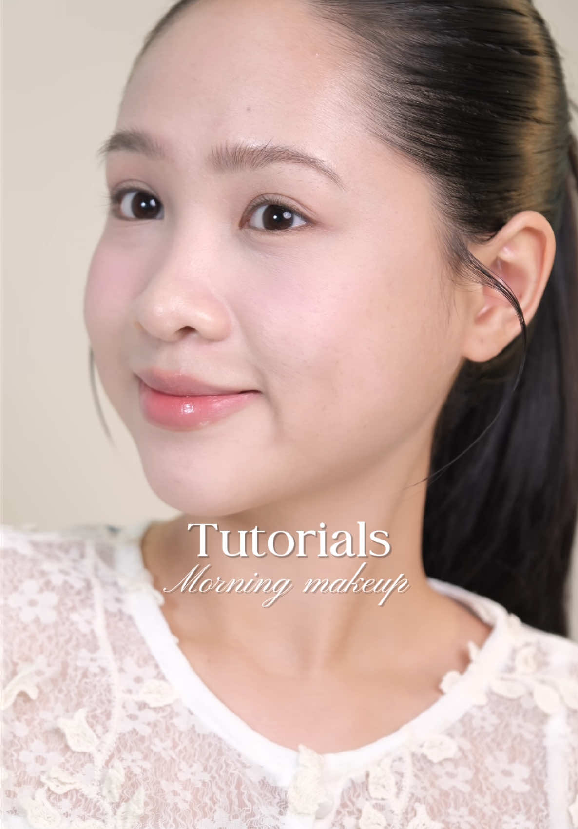 Nếu cả nhà lạ với phấn nền thì có 2 cách dùng, hoặc là dùng như phấn phủ nhưng sẽ hơi dày và để fix nền. Cách thứ hai là dùng sau chống nắng như mình #maybellinepartner #FlexPowder #flexcellent 