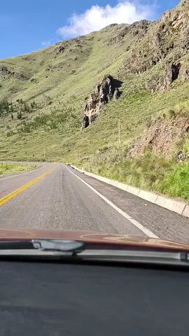 Un ángel como el Sol tú eres - Eros Ramazzotti  ¿Quién eres tú? Es tan difícil describirte Un ángel como el Sol tú eres Que ha caído aquí #paisajesnaturalesconmúsica #paisajesnaturalezaymúsica #carretera #tavi_sptia #letrasdecanciones 