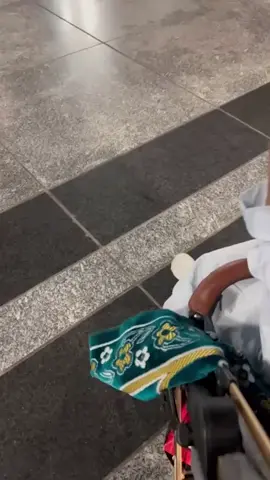 طفل سوداني يبكي شوقاً للحبيب محمد رسول الله صلى الله عليه وسلم في المدينة المنورة حبيبي يارسول ياسيدي صلي عليه  التجارة الرابحة هي الصلاة علي النبيﷺ