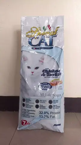 Because your cat deserves something special. 💛 #SpecialCat #ChickenandTurkey #DryFood #Furmom #fyp 