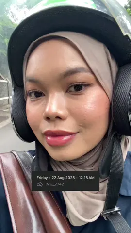 Kalo lagi males makeupan yg tebel pasti milihnya skintint yg ringan gini #skintint #weartestskintint #MakeupRoutine 