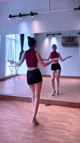 🫦 DẠO NÀY A THẾ NÀO? E 1 MÌNH CỦNG KO SAO ☺️ #mỹkoy #xuhuong #vairal #bdance #bmt 