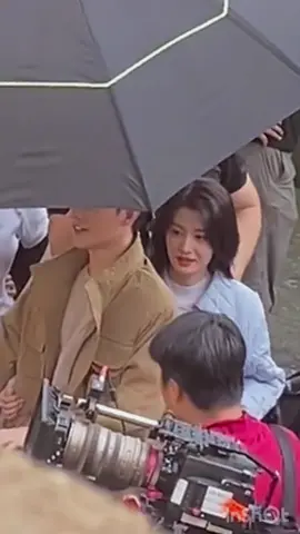 Oh begini rasanya dipepet om om 🤣 pantes dimodusin terus pula pas syuting 🤣 Reuters mereka nih susah banget dan dikittttt entah make cara apa yuekai buat membasmi para daipai wkwk soalnya emang bahaya sih kalo syuting sambil modus begini 🤭🤣 #yangyang #wangchuran #fyp #foryoupagе #CapCut 