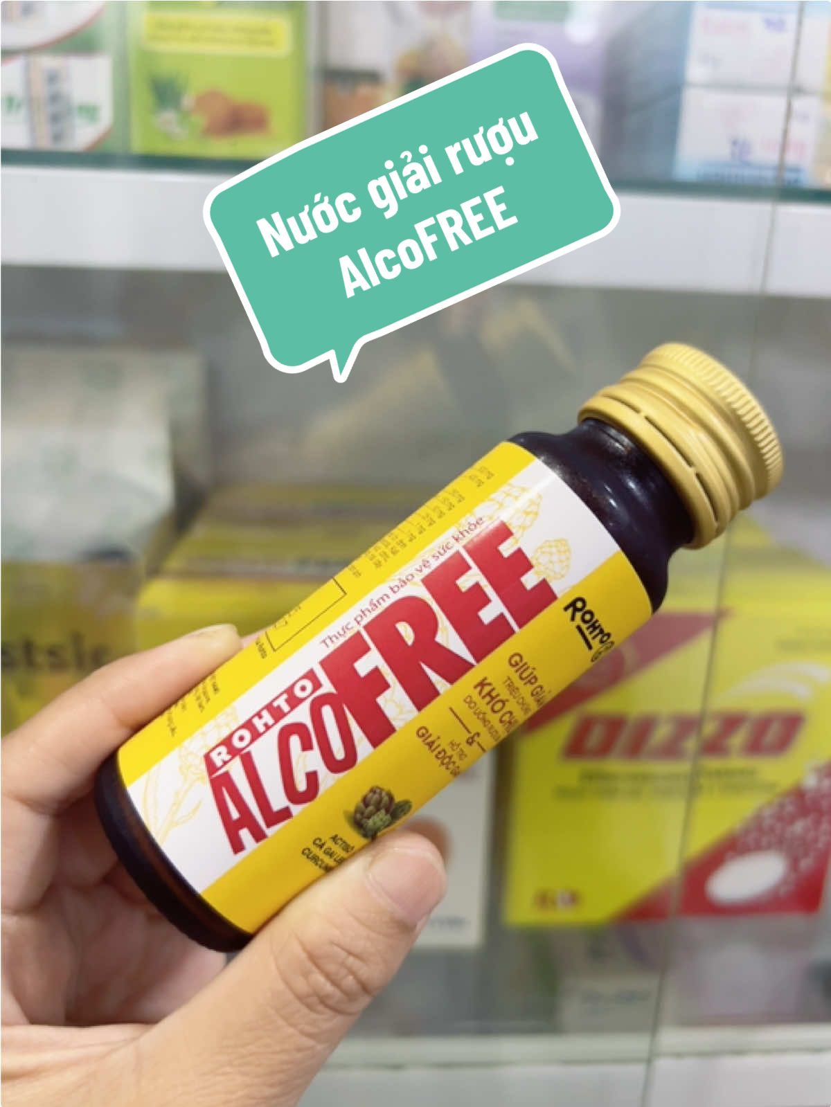 Nước giải rượu mát gan AlcoFREE, với các thành phần: - Atiso: giúp bảo vệ gan, đào thải cồn nhanh  - Curcumin: bảo vệ dạ dày và gan khỏi tổn thương do bia rượu - Cà gai leo: Tăng cường chức năng giải độc gan, bảo vệ gan - Đảng sâm, linh chi: phục hồi thể lực sau say  - Taurine & vitamin B1, B6: giúp giảm mệt mỏi và giúp cơ thể tỉnh táo sau say rượu #giairuounhanh #alcofree #rohto 