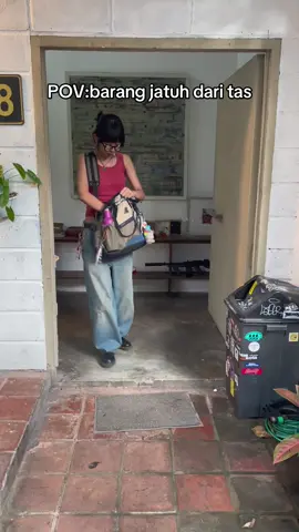 pov barang jatuh dari tas