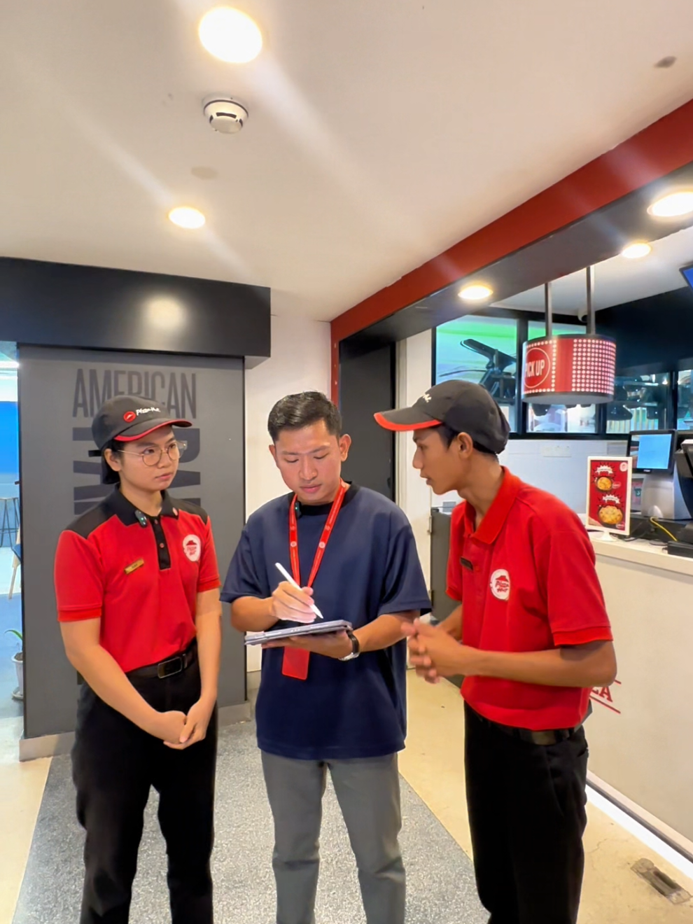ဂျာကြီး ပေးတဲ့ Papaya Pizza Promotion 🤪 #pizzahut #ပီဇာဆိုပီဇာဟတ် #PizzaHutMyanmar #ဟတ်ဟတ် #trending #pepperonipizzaday #pepperoni #pepperonipizza #50%OFF#promotion 