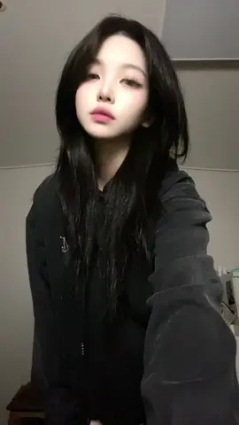 나 골반 기깔나게 쓰는건 또 어떻게 알고 이런거 해달라고 해 . . . . . .  #무센트 #무센트후드티 #차콜 #후드티추천 #추천 