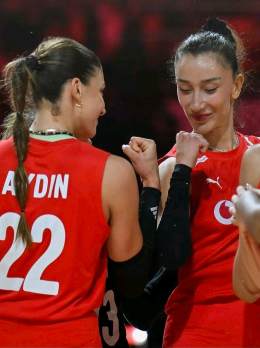 my fav twins #ilkinaydın #handebaladin #fileninsultanları #volleyball #keşfet 