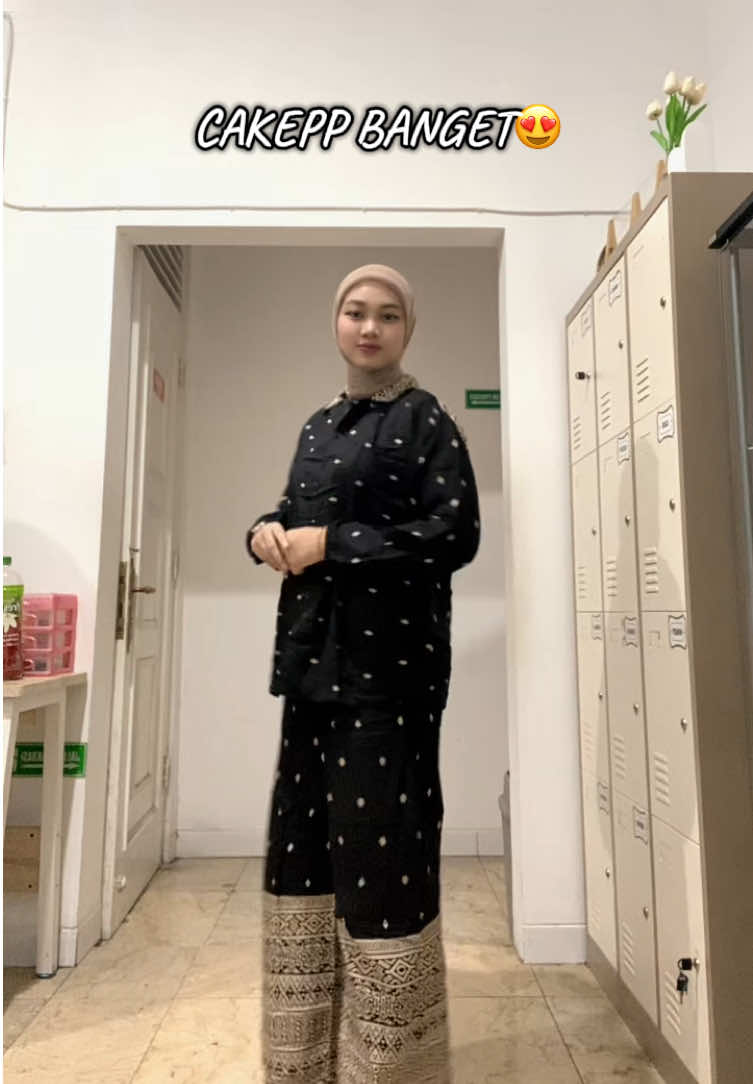 One set piyama tapi bagus buat daily, gak heran siih pada suka sama one set satu ini😭😍 #piyama #oneset #bahankatun #onesetpiyama #outfitdaily 