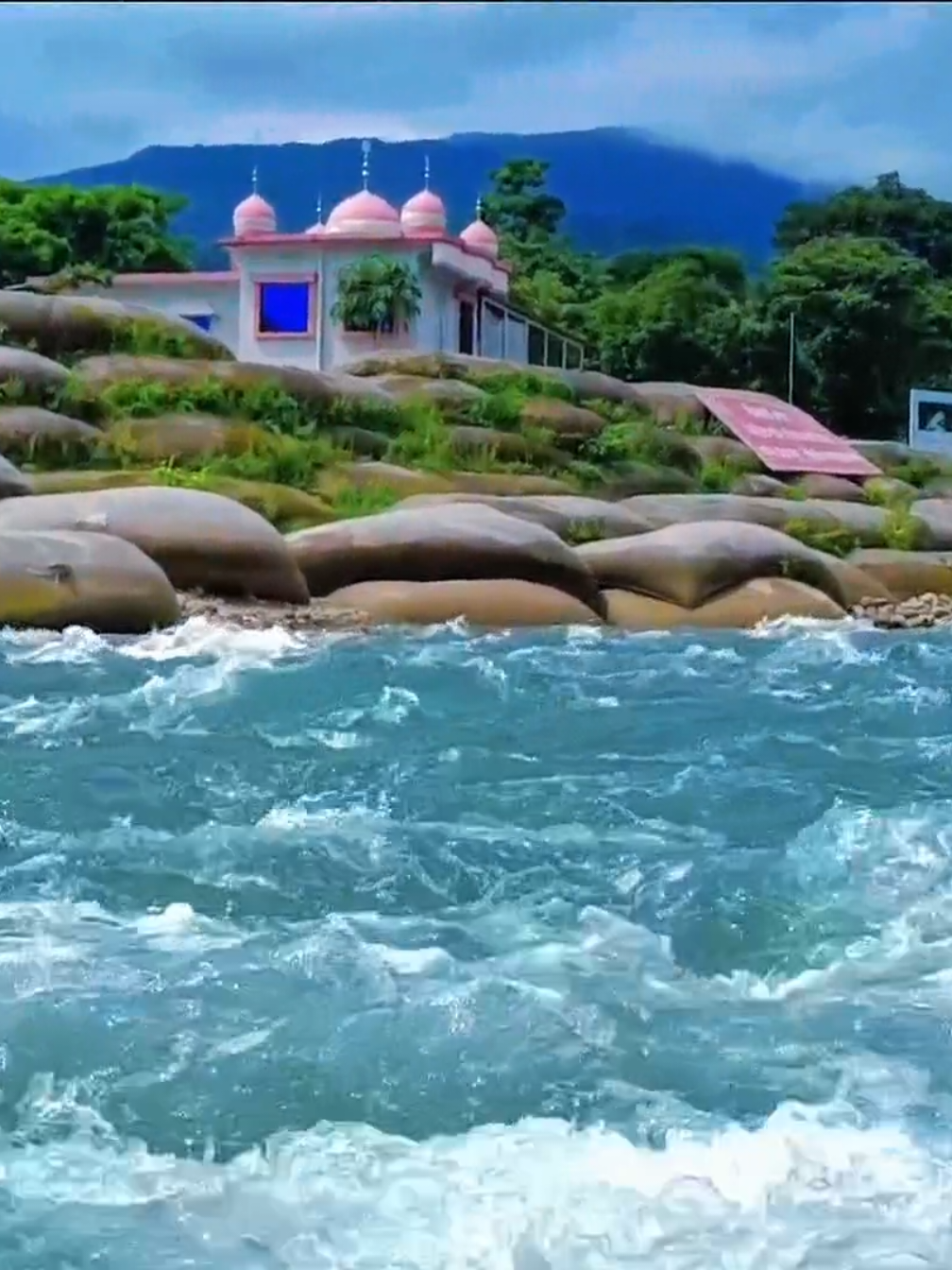আমি পানির স্রোতে হারাই না,নিজেকে খুঁজে পাই,এই পানির স্রোতে...।☺️💙💫#foryou #foryoupag #Mizan4273 #vairal_video #bdtiktokofficial 