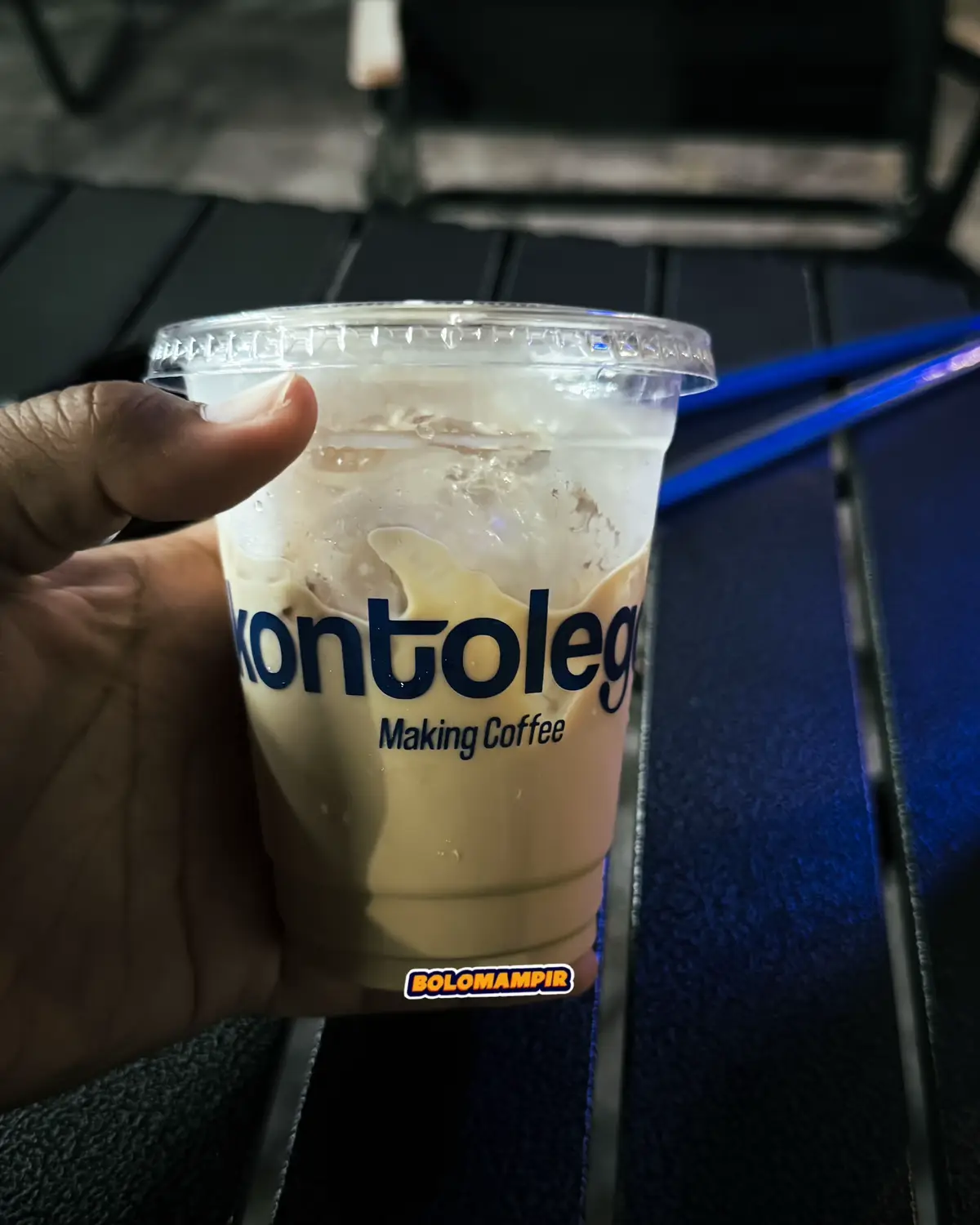 Mampir ke tempat ngopay pinggir jalan di tengah kota Blora. Lokasi di jalan pemuda (tengah-tengahe alfamart dan optik gajah mada) *kudu banget ya sedetail iki Info opo sing urung ketulis bolo? Males tenan nginfo ora tau ndang do satset mampir!  #promomakangajian #coffeetiktok #blora #makandiblora #kopipinggirjalan 