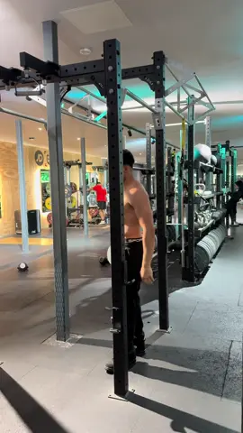 Effortlessly  #fyp #gym #motivation 