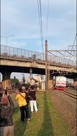 balapan krl 🔥 #fypシ #keretaapi #kobong 