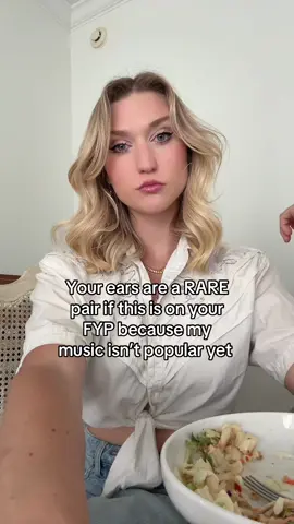 But I guess you’re a fan?? #bubblegrunge #newmusic #indierock #indiepop #altpop 