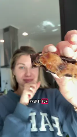 me 🤝 sweet treat o’clock  Date caramel cups 🍫🍫 — 15 pitted Medjool dates  — 1/5 cup coconut milk — 1/2 cup chocolate chips  — 1 tbsp coconut oil — 1/2 cup nut butter  — flaky sea salt to top Boil water and soak dates for 10 minutes. Then add to food processor with 1/4 cup coconut milk. Add more if needed for consistency. Line muffin tins with melted chocolate chips and coconut oil. Top with a spoonful of nut butter and then the date caramel sauce. Add more chocolate and flaky sea salt. Place in freezer for a couple hours, then store in fridge for the week!  #sweettreat #dessert #chocolate #healthydessert #healthyrecipe #EasyRecipe #sweettooth #fyp #dates 