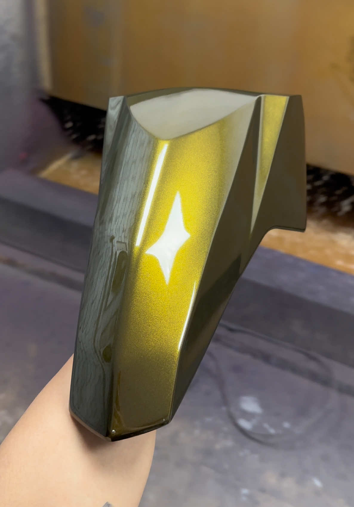 Màu vàng đen oliu ánh kim.... @Sơn xe alo em 😛 @TIỆM SƠN TÝ BÀU NĂNG @Vật Tư Sơn Xe Tý Bàu Năng  #TýBàuNăng  _______________________ #tiemsontybaunang #tybaunang #sonxetayninh #sonxemay 