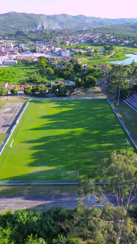 Uma partida de futebol é muito emocionante. Uma vista linda do estádio municipal de Campo formoso na Bahia. #bahia #futebol #brasil #partida 