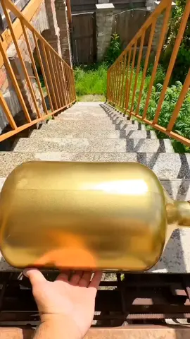 #asmrbottle #bottleonstairs #smashbottle #bottlecrunching #fvd 