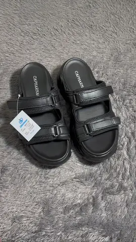 Sandalnya bagus bikin keliatan makin tinggi 🤭 #sandal#sandalcewek#sandaltinggi 