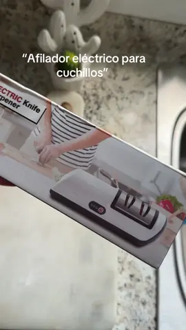 “Solo pasas el cuchillo y queda como nuevo 🙌” con este afilador eléctrico. #tiktokshop  #CocinaFacil #TikTokFinds #AfiladorDeCuchillos #TrucosDeCocina”