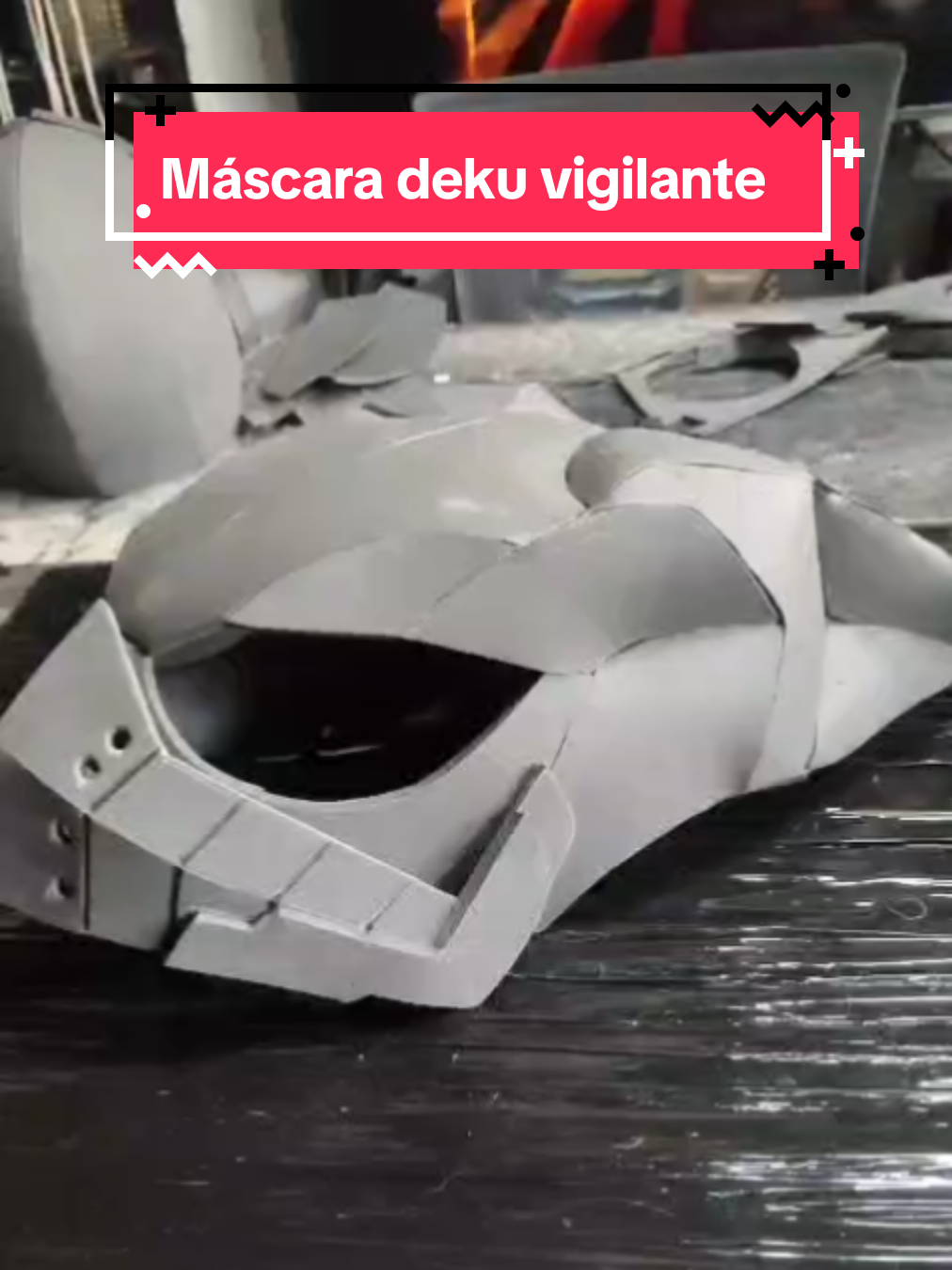 así va la máscara de mi dekusito  muchas gracias @creatif_steampunk por ayudarme en este proyecto 😸✨ #cosplayupdate #Cosplay #dekucosplay #dekuvigilante #bnha 