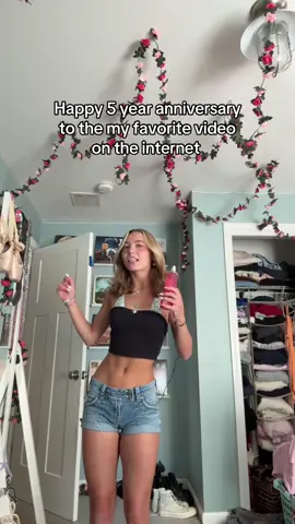 My favorite holiday is watching Trish get a new kid to dress up to make this TikTok @trishapaytas #trishapaytas #2020tiktok #kingtut 