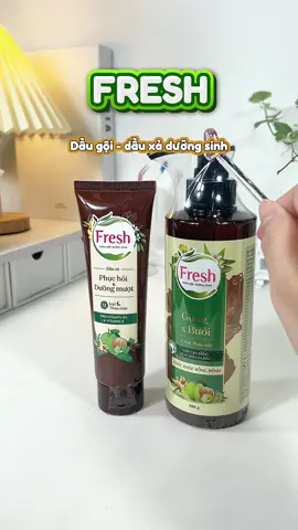 Không cần ra spa mà tóc vẫn mượt, thơm và sạch gàu 🌿 Combo dầu gội thảo mộc Fresh đúng là cứu tinh cho những ngày bận rộn. Mùi thơm thảo mộc thư giãn cực, gội xong nhẹ đầu hẳn luôn!” #goidauduongsinh #chamsoctoctainha #thaomoctunhien #fresh #yeuyeuriviu 