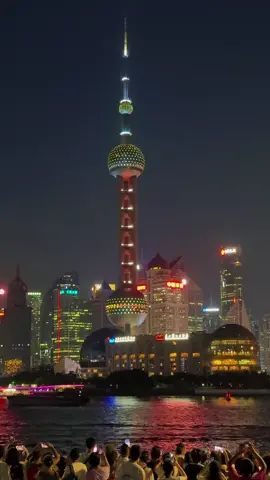 Đến Bến Thượng Hải chỉ để chờ đợi mười giây này, cảm giác đầy nghi thức của thành phố ma thuật, nhất định phải đến Bến Thượng Hải ngắm nhìn những ánh đèn thắp sáng một lần, thu về một khoảnh khắc chữa lành  #shanghai 
