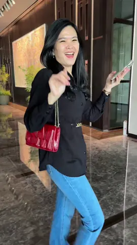 Wow kemeja murce, bahan bagus, dipake enak🥰  #debbynatalia