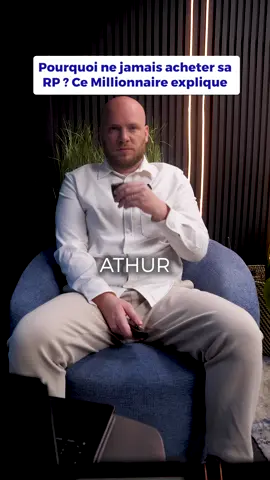 Acheter sa résidence principale, c’est souvent une fausse bonne idée. On t’a vendu ce rêve depuis que t’es petit : “sois propriétaire, c’est la sécurité”. Mais en réalité, dans 80 % des cas, ta RP te coûte plus qu’elle ne te rapporte. Tu bloques : ton apport, ta capacité d’emprunt, ton effet de levier. Et en échange, t’as un bien : pas rentable pas optimisé fiscalement et qui te rend moins mobile. Pendant ce temps-là, d’autres utilisent ce même crédit pour acheter des biens locatifs qui s’autofinancent, créent du cashflow et construisent un vrai patrimoine. Je dis pas que la RP est toujours une erreur. Mais tant que t’as aucun actif qui te paye, ce n’est peut-être pas le premier achat à faire. 👉🏼 Commente “VIDÉO” et je t’envoie gratuitement ma méthode pour obtenir deux crédits sans enfreindre les règles. #arthurframery #investissementimmobilier #immobilier #résidenceprincipale #erreurimmobilière #stratégie #rentabilité #cashflow #investisseurintelligent #libertéfinancière #effetdelevier #patrimoine