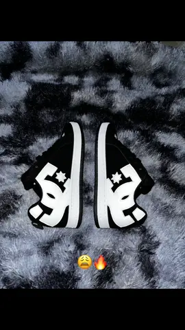 DC COURT GRAFFIK 😩🔥 #shoes #chunkyshoes #chunky #dccourtgraffik #foryoupage 