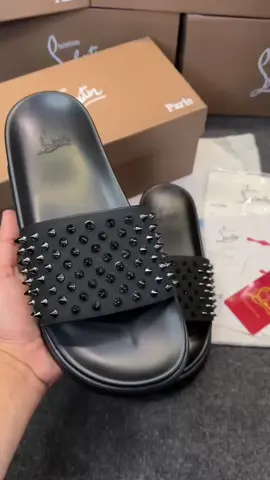 🔥BARANG SAMPAI BARU BAYAR🔥 Sek mung yg mana duk cari selipar duri, meh tngok. Masuk laluhh..krup laluh😂 Ready stock👍🏻 Kualiti cantik🔛 39-44❤️ Ada kotak‼️✅ Link kat b i o😘