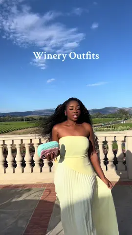 formation sisters reunited💛 lowkey we all packed yellow outfits unintentionally hehe.  #wineryoutfits #revolve #revolvedresses #asosdresses #meshki 