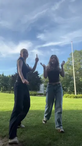 @♡𝓔𝓶𝓮𝓵𝔂 ♡ ❤️  @Halstedhus Efterskole  #hhe #efterskole #fyp #dance #scandinavia 