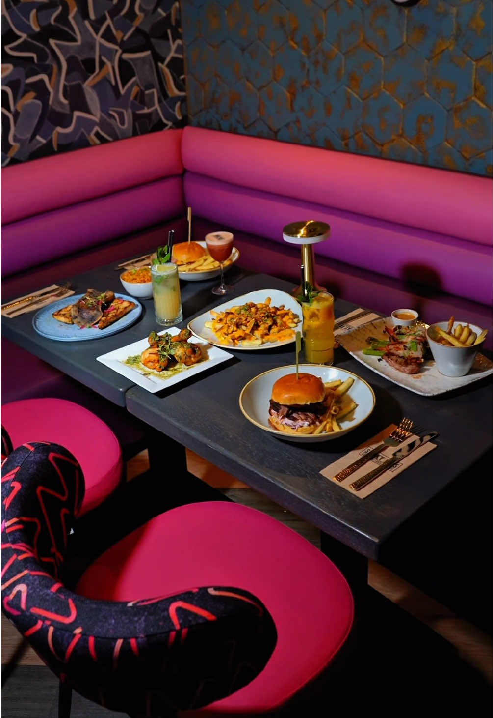 Something new is happening at SmokyBoys Islington. Late nights, great atmosphere, and a refreshed menu that makes every visit worth it. Open until 2am on weekends and event days — book your table now. 🌐 smokyboys.com #SmokyBoys #camden #LondonFoodie #LateNightLondon #Islington 