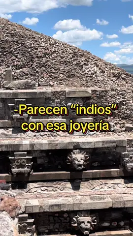 El término “indio” lleva décadas usándose de manera peyorativa, acompañado de ignorancia y racismo. La manera correcta de referirse es Indígenas o Nativos, y ninguna de ellas nos parece un insulto, al contrario seguimos resistiendo con identidad❤️‍🔥✨ Modelo: @Rodavlas Zavather 