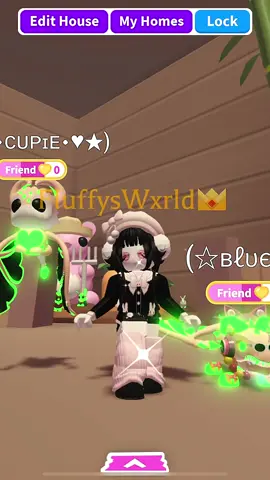 Pet wear hunting successful!!#fluffyswxrld #fypシ #robloxfy #adoptme #adoptmefyp 