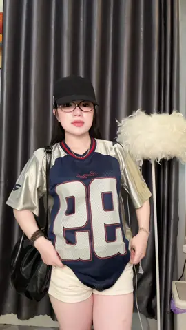 Lên em áo thể thao xinhh #xuhuongtiktok #fyp #moingaymotoutfit #ao #aothethao 