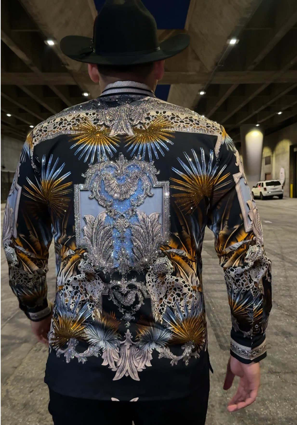 CHEETAH GOING HARD 🐅 #tiktokshop #rhinestones #menswear #mensboutique #mensfashion  @El Gilbert SIZE XL