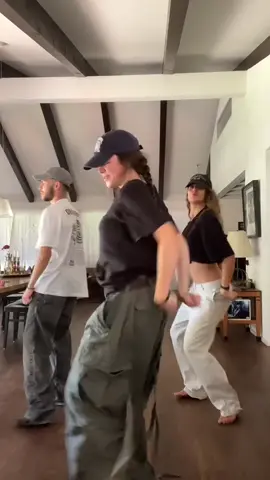 wer kennt dieses video noch hahahah das war einfach genau vor 2 jahren mit meinen geschwistern 