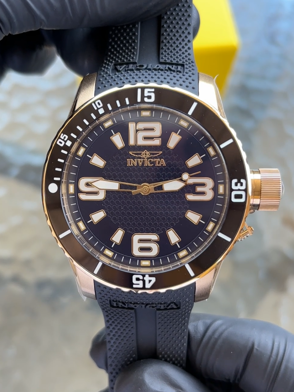 ¡Nuevo Ingreso! 🤩 Imponente reloj INVICTA SPECIALTY ⌚ Completamente nuevo y original. -Para Caballero. -Modelo (30699) -Caja de 51mm. -Cristal Flame fusion, resistente a golpes. -Movimiento Cuarzo SUIZO. -Movimiento calibre Suizo 513 -Caja de acero inoxidable, color dorado y negro. -Correa de silicona, color negro. -Correa de Nylon, color negro. -Resistente al agua hasta 100 metros. -¡Envíos a todo el Perú! -¡Productos nuevos y originales! -¡Satisfacción 100% garantizada! #invicta #original #reloj #elegancia #peru🇵🇪 