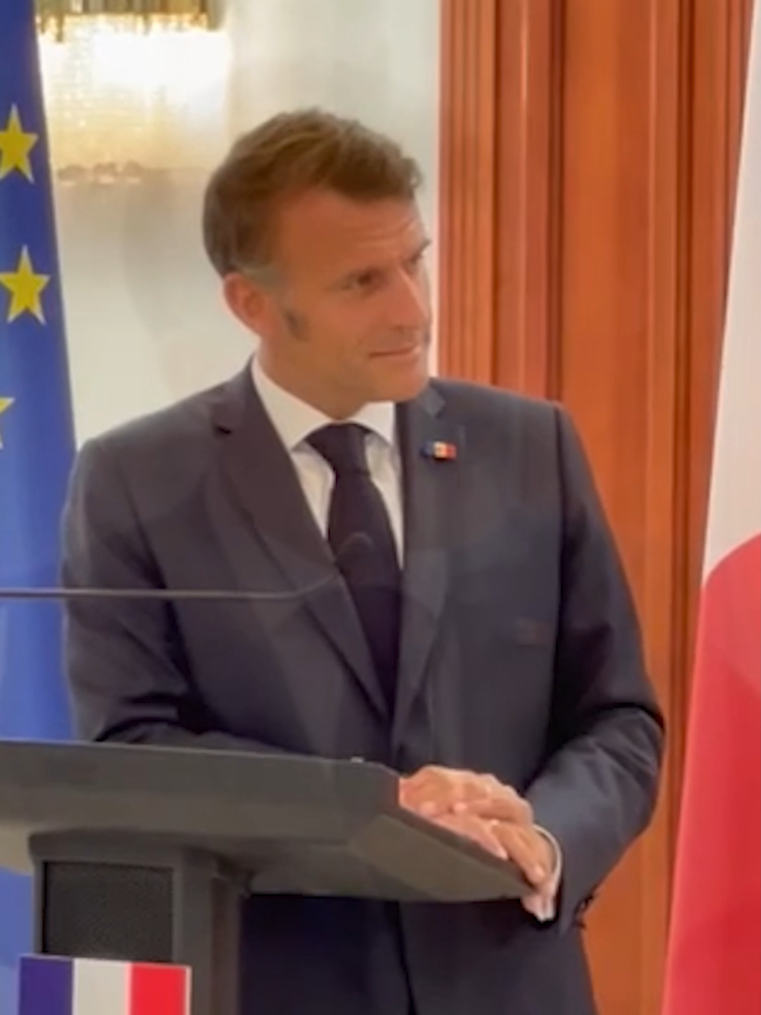 Până la „Emily in Chișinău” - @netflix, vrem drepturi, în caz că! - dați-ne voie să punctăm acest moment de tandrețe franco-moldav. Ne place Europa lui Manu și a Maiei! #stiri #stiritiktok #euronews #stirilecareconteaza #fyp #maiasandu #emmanuelmacron