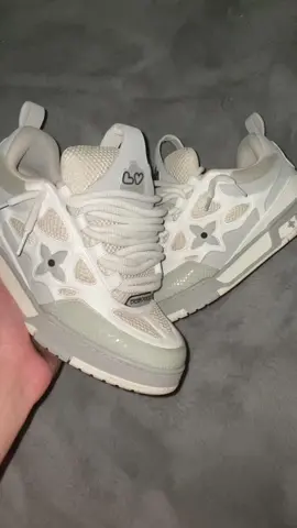 LvSkate> #outfitinspo #lvskate #flaredjeans #fyp #goviral 