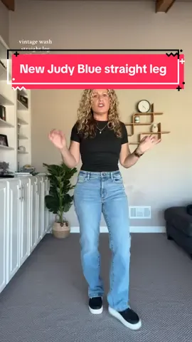 Judy Blue wash straight leg jeans are perfect for Fall! #judyblue #judyblues #straightlegjeans #vintagejeans #tiktokshopcreatorpicks  
