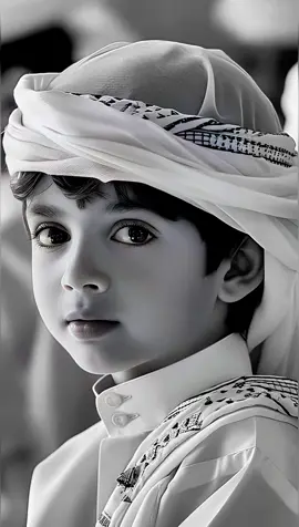 ازرعوا في قلوب أبنائكم حب الصلاة والدعاء منذ صغرهم، فإن ما تغرسه اليوم ستجني ثماره غدًا، وستسعد قلوبكم حين تسمعونهم في سجودهم يرفعون أيديهم ويقولون: ربي ارحمهما كما ربياني صغيرا #بر_الوالدين #دعاء_الابن #سجود_ورحمة #fyp #viral 