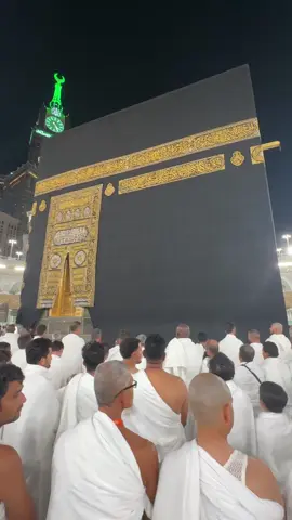 The best time to visit Makkah is late night before Fajir so you can have the Fajir during your tawaf and indeed this feeling of waiting for Salah just in front of the Kabba is something really holy. Ths Adhan for Tahajud stops partially the Tawaf and if you are close to the Kabba then you will have the opportunity to offer your Tahajud Salah and other Taqbaat before the Fajir salah so close to the Kabba that its worth the delay in your Tawaf and Umrah… Next time you visit the Holly Kabba do experience this… 🥰❤️😍 #creatorsearchinsights #lemim09 #umrah #islam #religion  @Travel Pakistan 