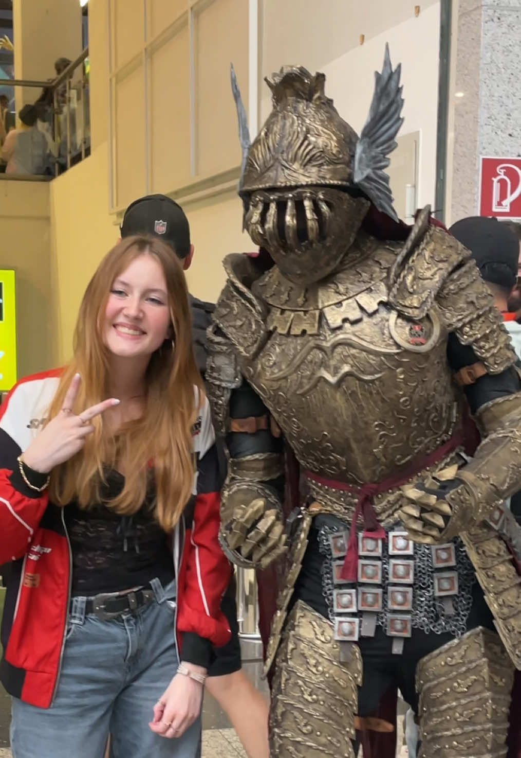 Here is a recap of my first day at Gamescom ! Can’t wait to come next year to film more reaction !  Cleanrot Knight armor made by me , Yannisammar , and worn by @Matteo  #gamescom #cosplay #eldenring #darksouls #publicreaction 