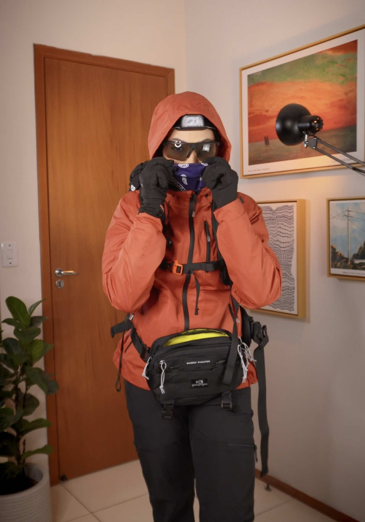 Que tal uma trakkiiiing ? 🏔️ Itens @galapagos.outdoor  •Calça térmica  •Casaco e jaqueta térmicos •Mochila e pochete Tênis @pumabrasil  Óculos @chillibeansoficial  Itens @decathlonbrasil  •Blusa termica  •Luvas  •Meias •Protetor de orelha  •Lanterna de cabeça  #fy 