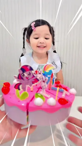 มาเป่าเค้กกันค่ะ ของเล่นใหม่ในเซเว่นสุดน่ารัก🎂🥰 @mttitlen ติดเล่น #รีวิวของเล่นเซเว่น #ของเล่นเซเว่น #ของเล่นเสริมพัฒนาการ #เค้กโพนี่ 