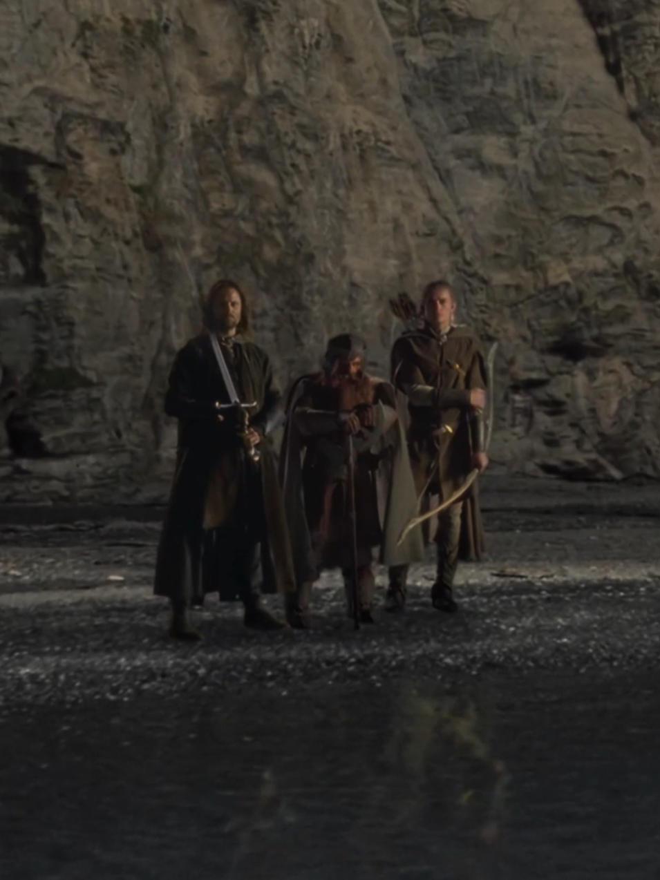 Tell me a better trio than them and fail miserably! The synergy and chemistry they have is something I can't describe, but I know it makes me very happy and makes me enjoy every scene the three of them have. The friendship of Aragorn, Gimli and Legolas is the kind of friendship that lasts a lifetime and can be counted on for everything. #lordoftherings #aragorn #gimli #legolas #fyp 
